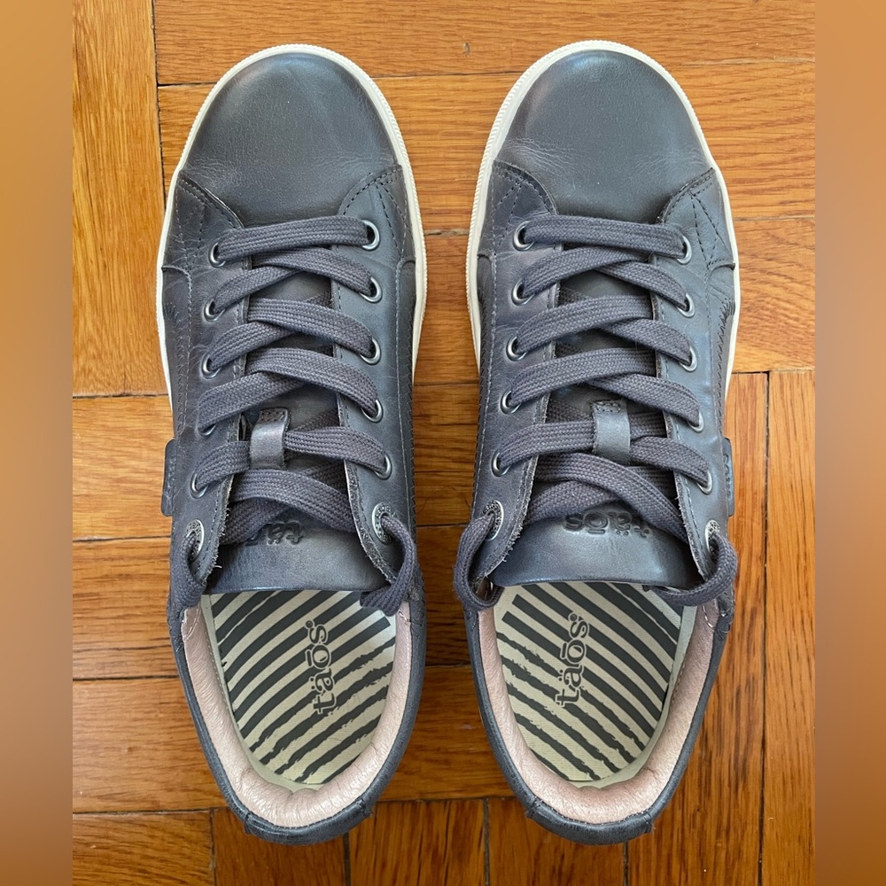 Taos Plim Soul Lux sneakers in Steel color, Size 8, NWOT.
